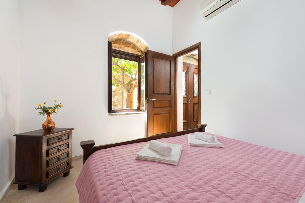 Villa Claudia In Lardos Exterior photo